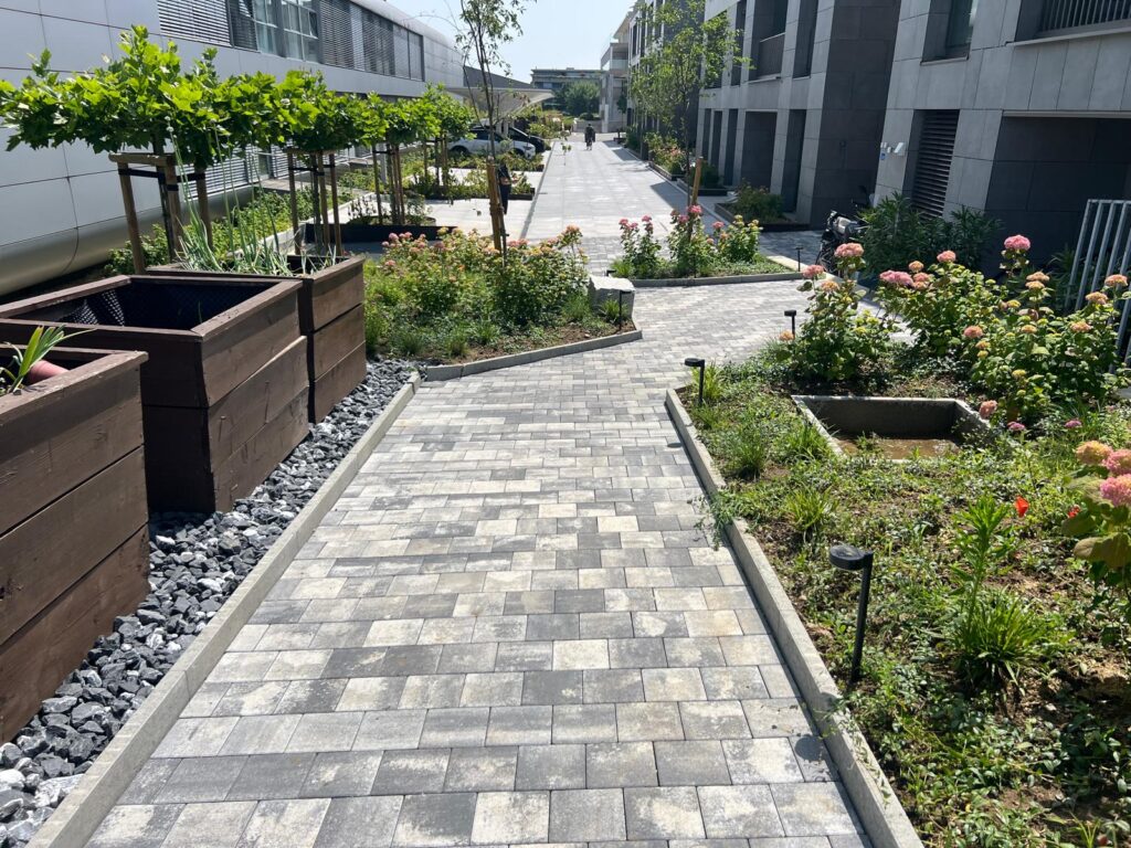 Favorit 16 Zugang vopn Rheinblickstrasse Fussweg